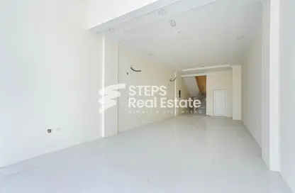 Shop - Studio - 1 Bathroom for rent in East Industrial Street - Birkat Al Awamer - Al Wakra