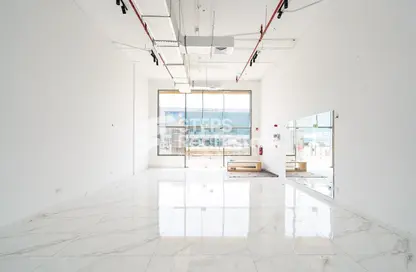 Shop - Studio for rent in Izghawa - Izghawa - Doha