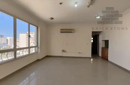 Apartment - 1 Bedroom - 1 Bathroom for rent in Umm Ghuwailina 4 - Umm Ghuwailina - Doha