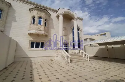 Villa - 7 Bathrooms for rent in Umm Al Seneem Street - Ain Khaled - Doha