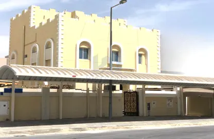 Villa - 7+ Bedrooms - 6 Bathrooms for rent in Ain Khaled - Ain Khaled - Doha