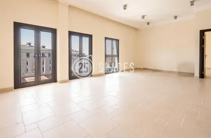 Apartment - 3 Bedrooms - 4 Bathrooms for rent in Carnaval - Qanat Quartier - The Pearl Island - Doha