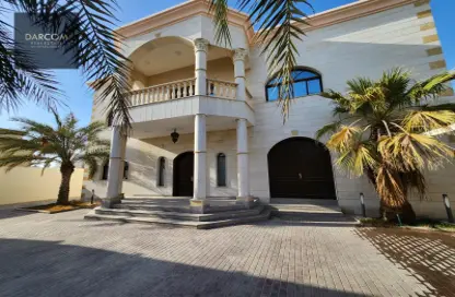 Villa - 5 Bedrooms - 7 Bathrooms for rent in Onaiza Street - Diplomatic Area - Doha