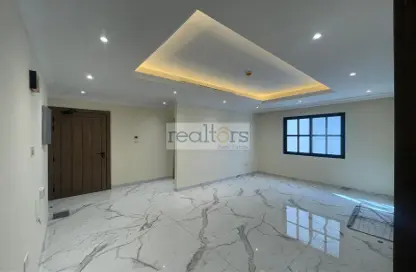 Apartment - 2 Bedrooms - 3 Bathrooms for rent in Omar Bin Abdul Aziz Street - Madinat Khalifa - Doha