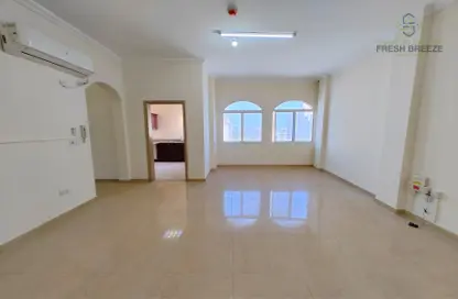 Apartment - 2 Bedrooms - 2 Bathrooms for rent in Umm Ghuwailina - Doha