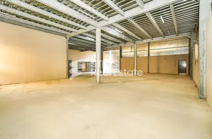 Warehouse - Studio - 6 Bathrooms for rent in East Industrial Street - Birkat Al Awamer - Al Wakra