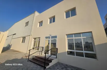 Warehouse - Studio - 4 Bathrooms for rent in East Industrial Street - Birkat Al Awamer - Al Wakra