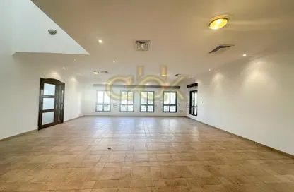 Villa - 4 Bedrooms - 5 Bathrooms for rent in Bin Omran - Fereej Bin Omran - Doha