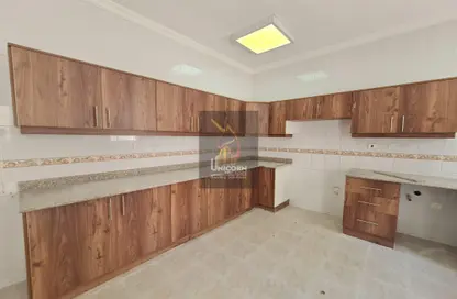 Compound - 5 Bedrooms - 6 Bathrooms for rent in Old Al Rayyan - Al Rayyan - Doha