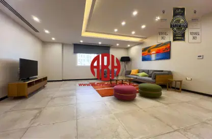 Apartment - 2 Bedrooms - 2 Bathrooms for rent in Asim Bin Omar Street - Al Mansoura - Doha