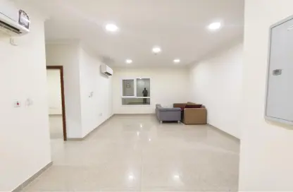 Apartment - 1 Bedroom - 1 Bathroom for rent in Umm Ghuwailina 4 - Umm Ghuwailina - Doha