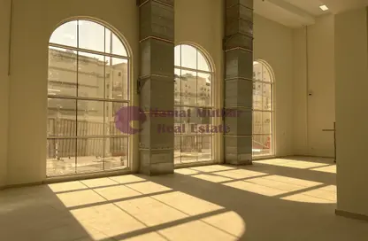 Show Room - Studio - 5 Bathrooms for rent in Al Mansoura - Al Mansoura - Doha