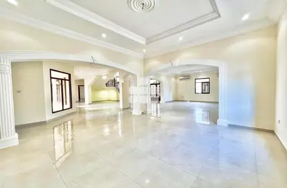 Villa - 5 Bedrooms - 4 Bathrooms for rent in South Gate - West Bay Lagoon - Doha