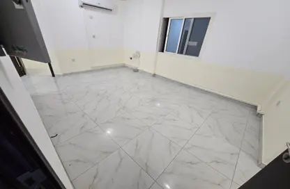 Apartment - 3 Bedrooms - 3 Bathrooms for rent in Al Mansoura - Al Mansoura - Doha