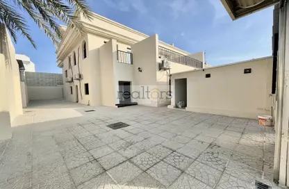 Villa - 5 Bedrooms - 4 Bathrooms for rent in Al Markhiya Street - Al Markhiya - Doha