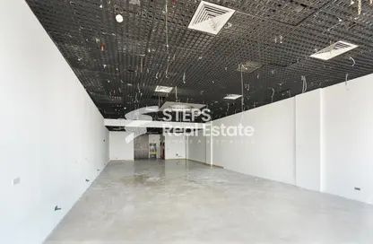 Show Room - Studio - 2 Bathrooms for rent in Al Nasr Street - Al Nasr - Doha