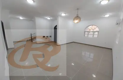 Villa - 4 Bedrooms - 3 Bathrooms for rent in Old Airport Road - Doha