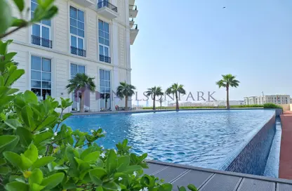 Penthouse - 3 Bedrooms - 5 Bathrooms for rent in Floresta Gardens - Floresta Gardens - The Pearl Island - Doha