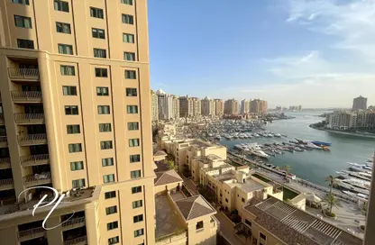 Apartment - 1 Bedroom - 2 Bathrooms for rent in Tower 18 - Porto Arabia - The Pearl Island - Doha