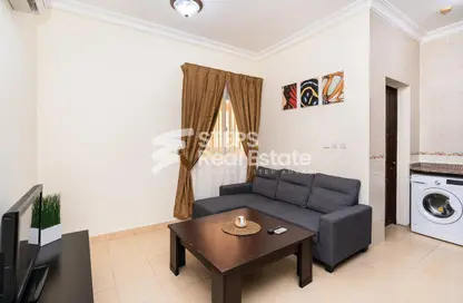 Apartment - 1 Bedroom - 1 Bathroom for rent in Bin Omran 35 - Fereej Bin Omran - Doha