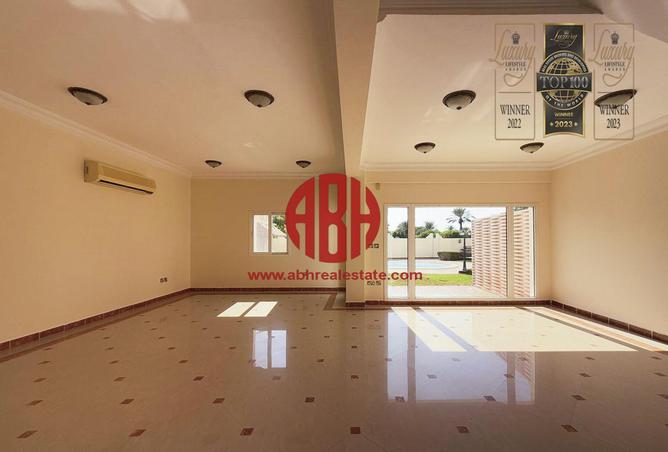 Compound - 3 Bedrooms - 4 Bathrooms for rent in West Bay Lagoon Street - West Bay Lagoon - Doha