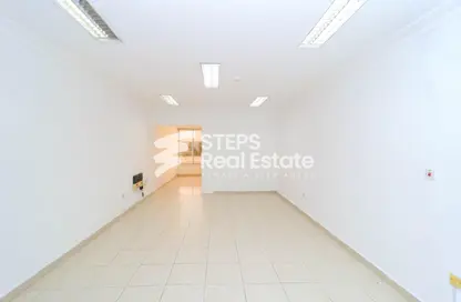 Office Space - Studio - 2 Bathrooms for rent in Al Hanaa Street - Al Gharrafa - Doha