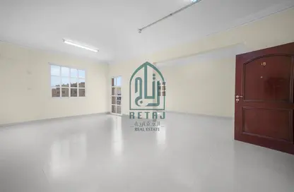 Apartment - 2 Bedrooms - 2 Bathrooms for rent in Umm Ghwailina Comm - Umm Ghuwalina - Umm Ghuwailina - Doha