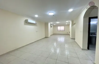 Apartment - 2 Bedrooms - 3 Bathrooms for rent in Al Nasr Street - Al Nasr - Doha