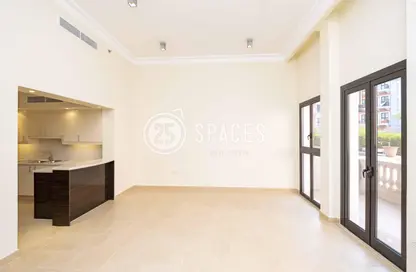 Apartment - 1 Bedroom - 2 Bathrooms for rent in Carnaval - Qanat Quartier - The Pearl Island - Doha