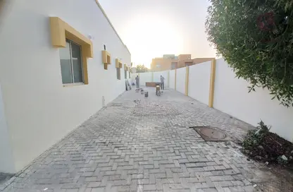 Villa - 3 Bedrooms - 3 Bathrooms for rent in Wadi Al Shaheeniya Street - Ain Khaled - Doha