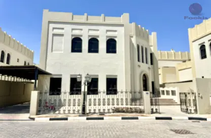 Compound - 4 Bedrooms - 5 Bathrooms for rent in Abu Talha Street - Fereej Bin Omran - Doha