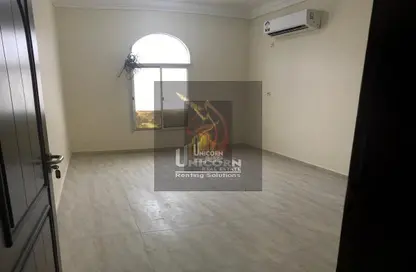 Staff Accommodation - Studio - 5 Bathrooms for rent in Wadi Al Shaheeniya Street - Ain Khaled - Doha