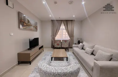 Apartment - 1 Bedroom - 2 Bathrooms for rent in Salaja Street - Doha Al Jadeed - Doha