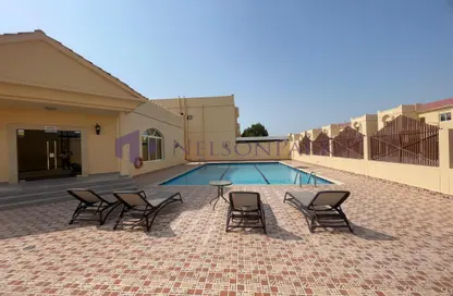 Compound - 4 Bedrooms - 5 Bathrooms for rent in Old Airport Road - Doha