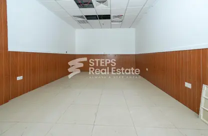 Shop - Studio - 1 Bathroom for rent in Muntazah 7 - Al Muntazah - Doha